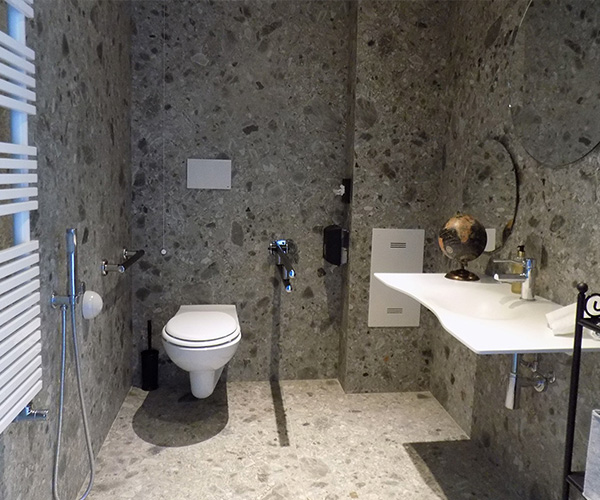 Réalisation de salles de bain accessibles pour chambres d’hôtel