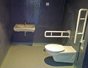 Salles de bain et accessoires pour EHPAD conformes
